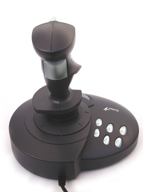 Test čtyř joysticků s force feedbackem