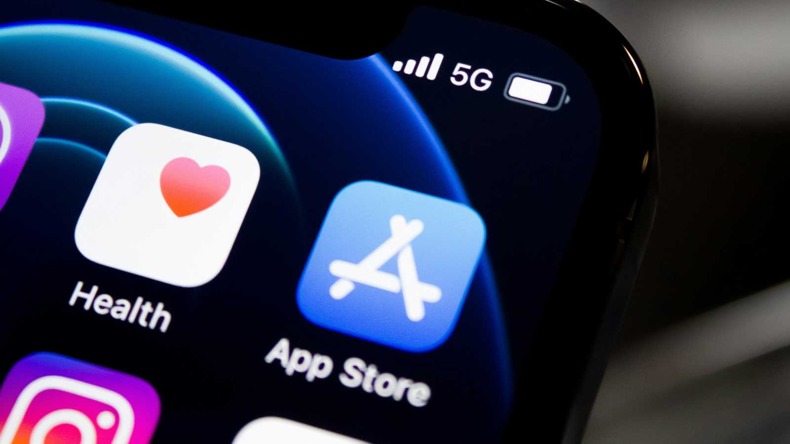 Apple byl nucen změnit pravidla pro App Store, umožní emulátory her