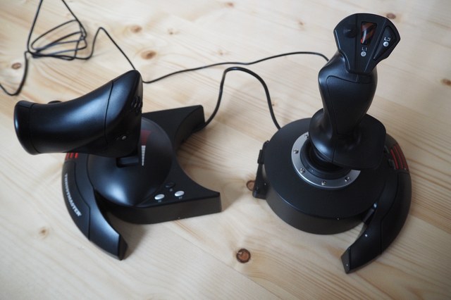 Velký test joysticků: čtyřka pro ty náročnější