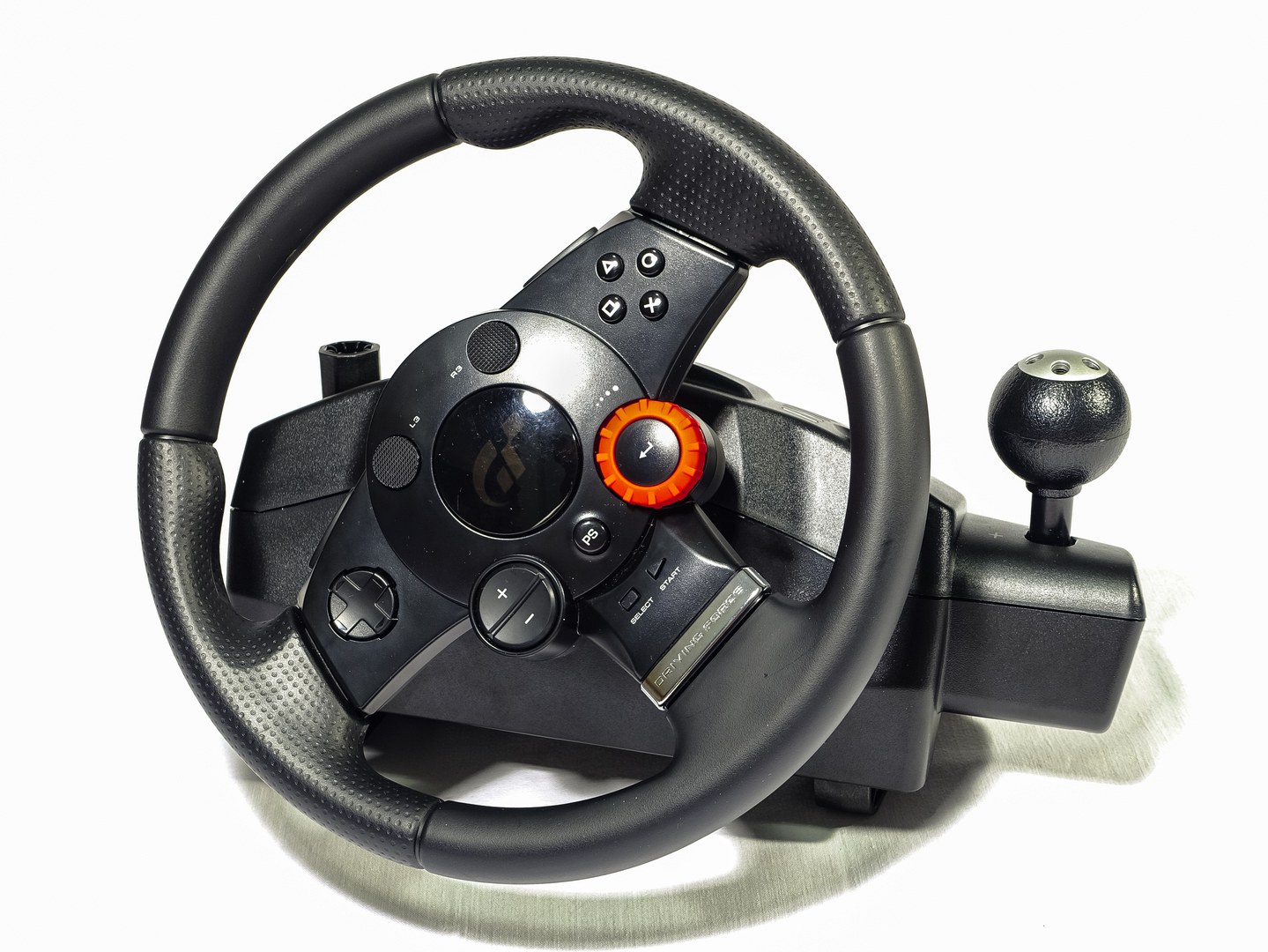 Pro milovníky aut a závodění: velký test herních volantů