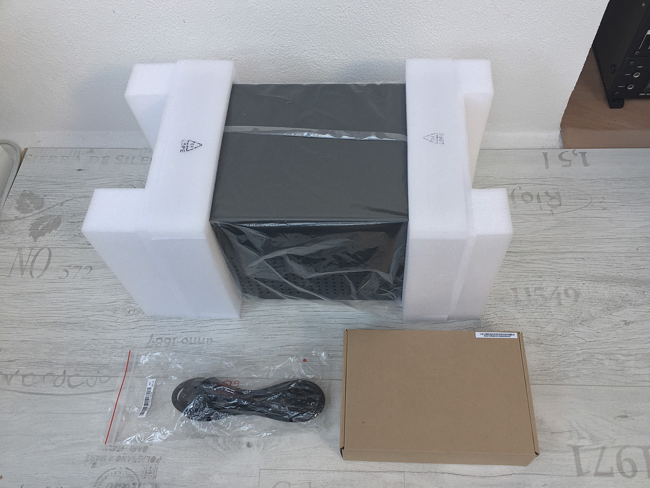 Shuttle XPC cube SH370R8 – spoutaná bestie