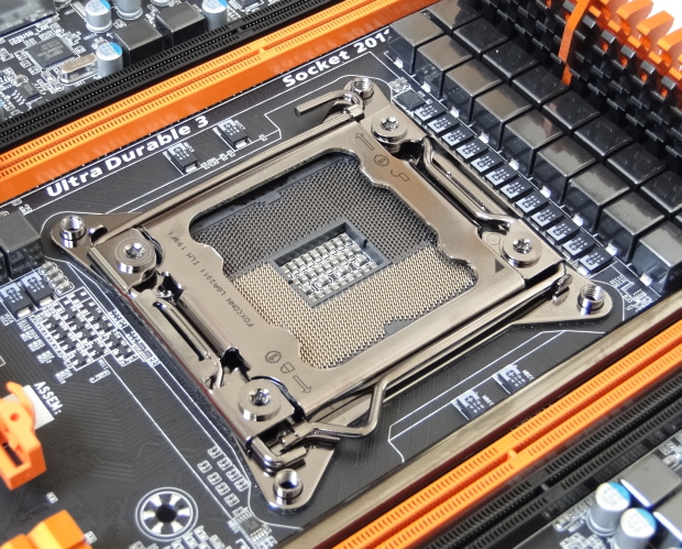 Gigabyte X79-UD7 – nejvyšší model, ale na konkurenci nestačí