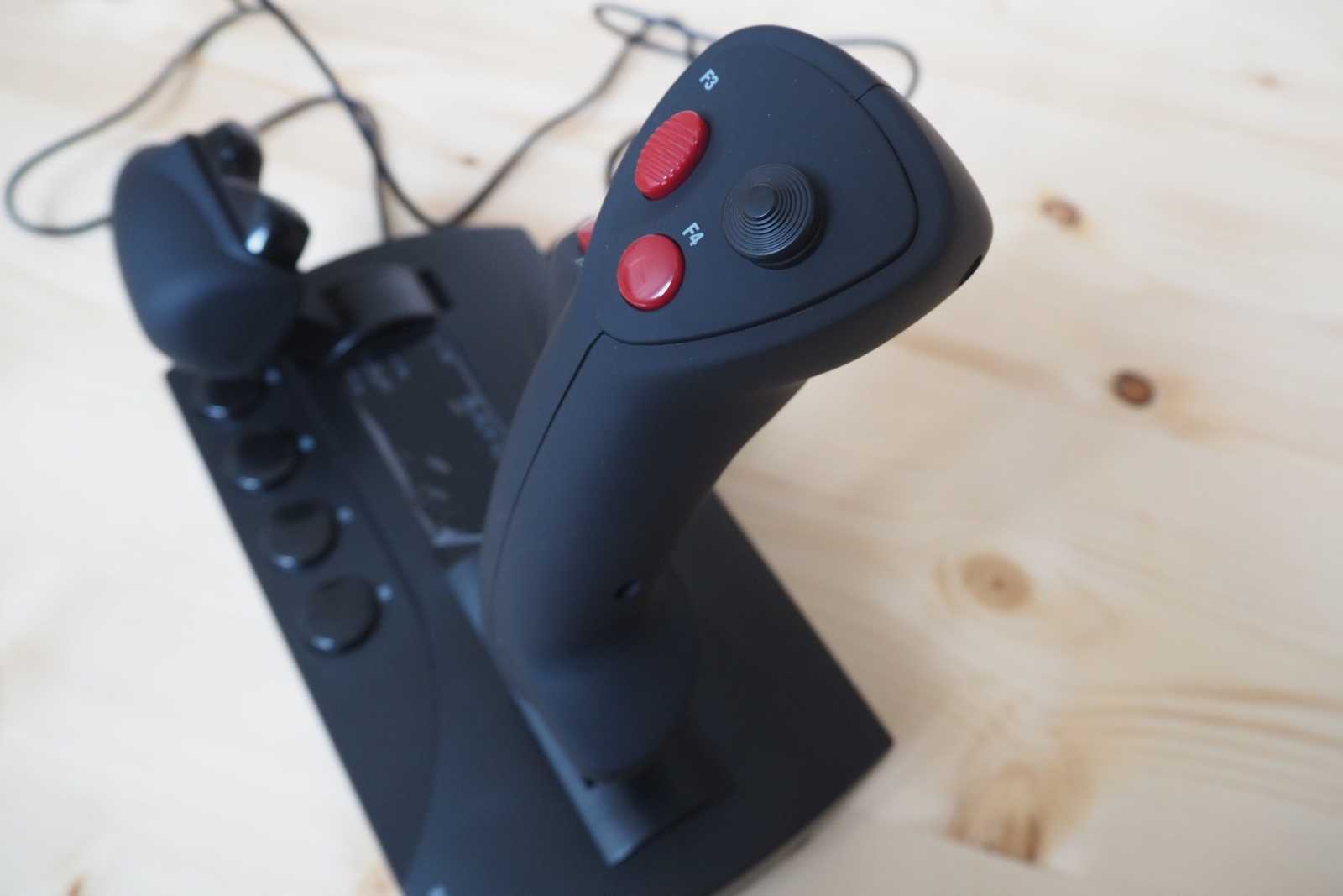 Šest joysticků s cenou pod 1500 korun v testu