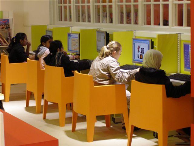 Zpátky do pravěku: Vláda chce zrušit internetové připojení v knihovnách!