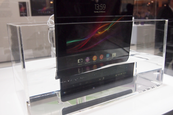 Tablet Sony Xperia Tablet Z, který se můžete vzít i do vany, se začne prodávat v květnu