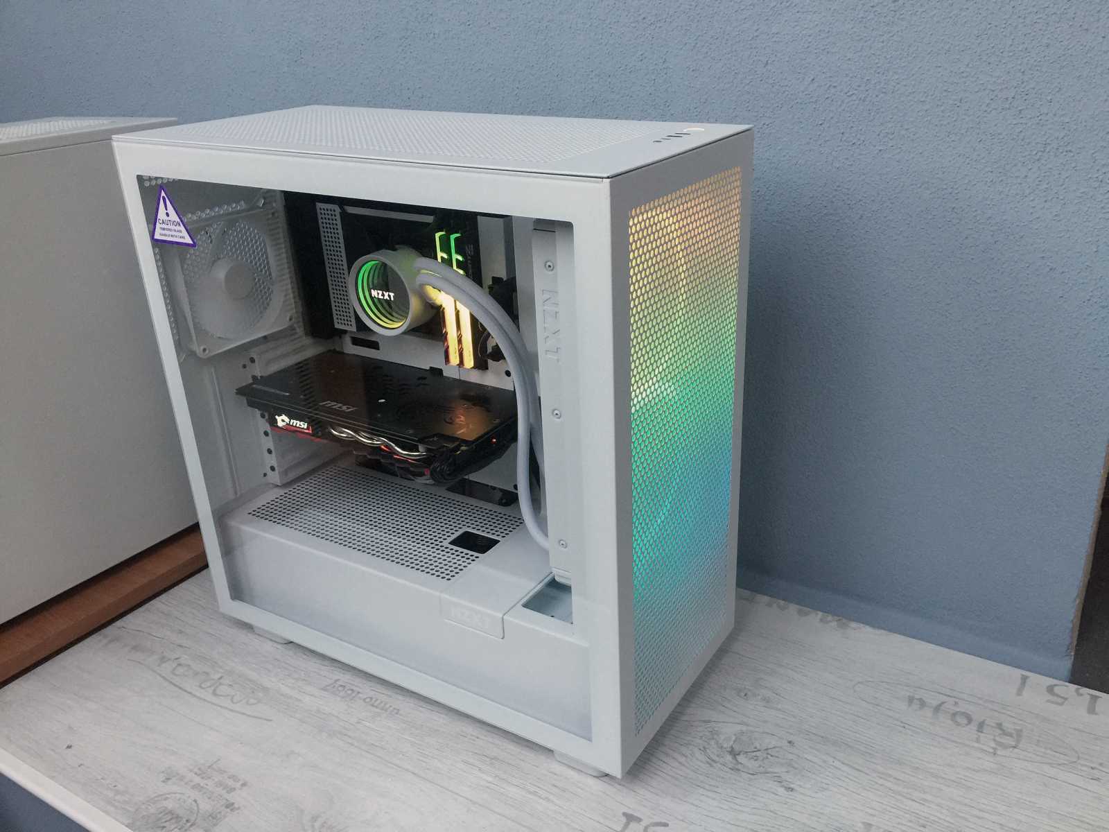 Test skříně NZXT H7 FLOW: více prostoru a lepší odvětrávání pro výkonný hardware