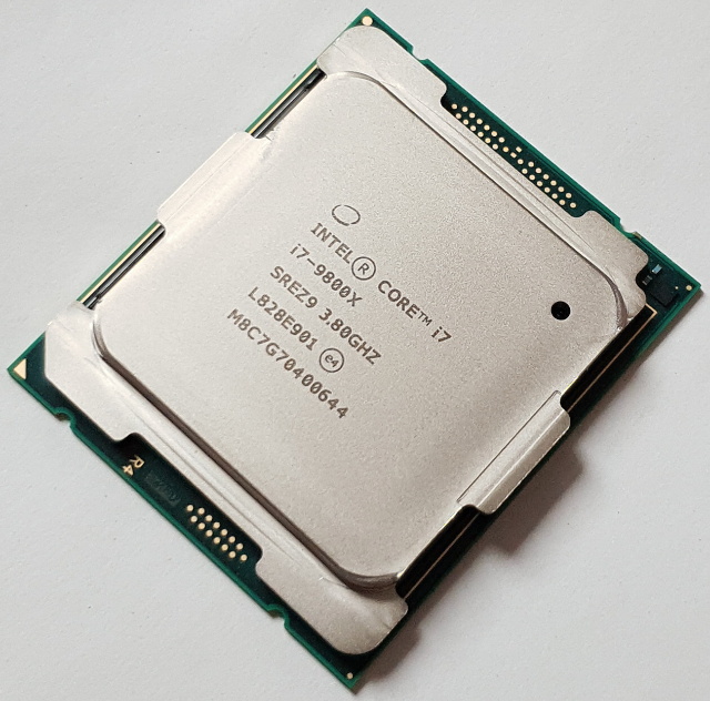 Intel Core i7-9800X: Osm jader Skylake-X v testu