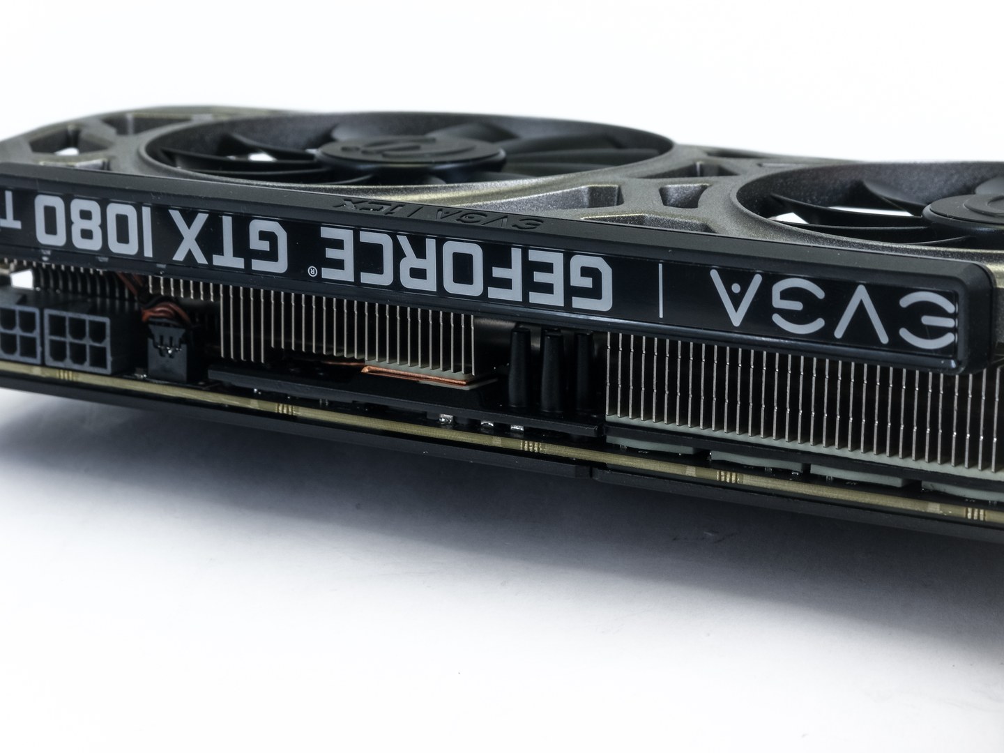 EVGA GeForce GTX 1080 Ti SC2 iCX: pro extrémní ladění