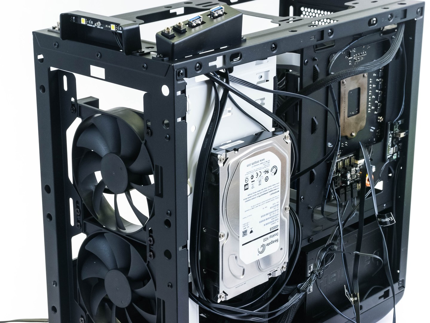 NZXT Manta: Malá skříň pro velké monstrum