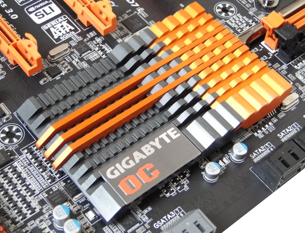 Gigabyte X79-UD7 – nejvyšší model, ale na konkurenci nestačí