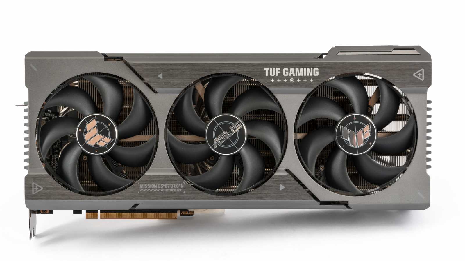 Asus TUF Radeon RX 7900 XT: Obrněnec se špičkovým chladičem