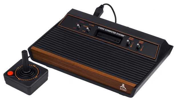 Atari 2600 z let 1980–1982 (zdroj: Wikimedia Commons)