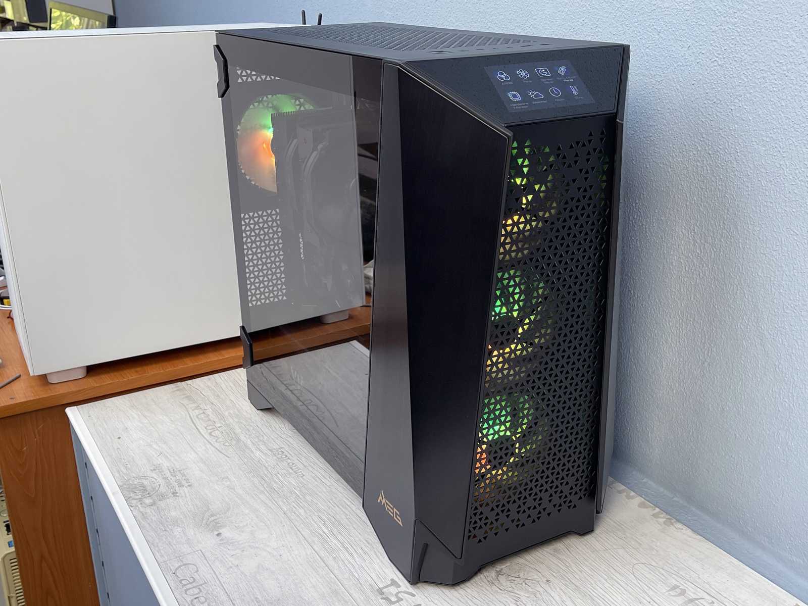 Test skříně MSI MEG PROSPECT 700R – velký displej coby oceněná inovace