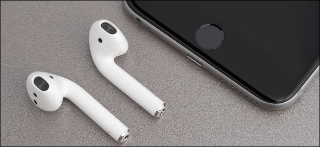  Vánoční nabídka T-Mobile. K iPhonům 11 sluchátka AirPods za 1 Kč a další slevy