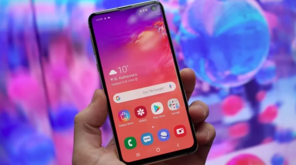 Samsung Galaxy S10 má problémy s Androidem 11