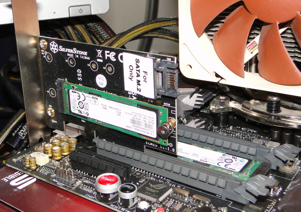 Druhý způsob připojení - V PCI-e adaptéru bez PCI-e grafiky (připojen k 16x PCI-e 3.0 řadiči v procesoru)