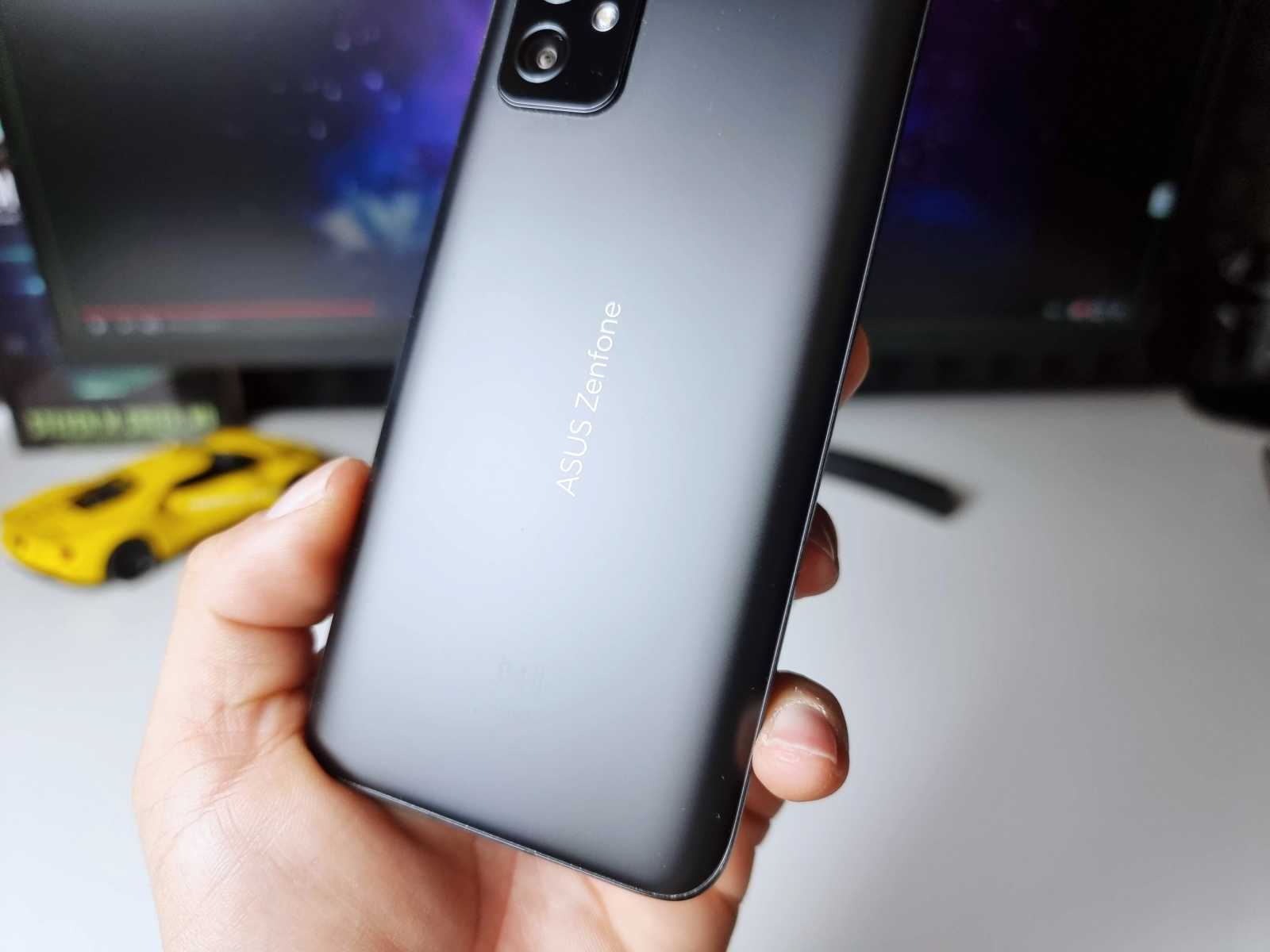 Asus ZenFone 8 | foto: vlastní