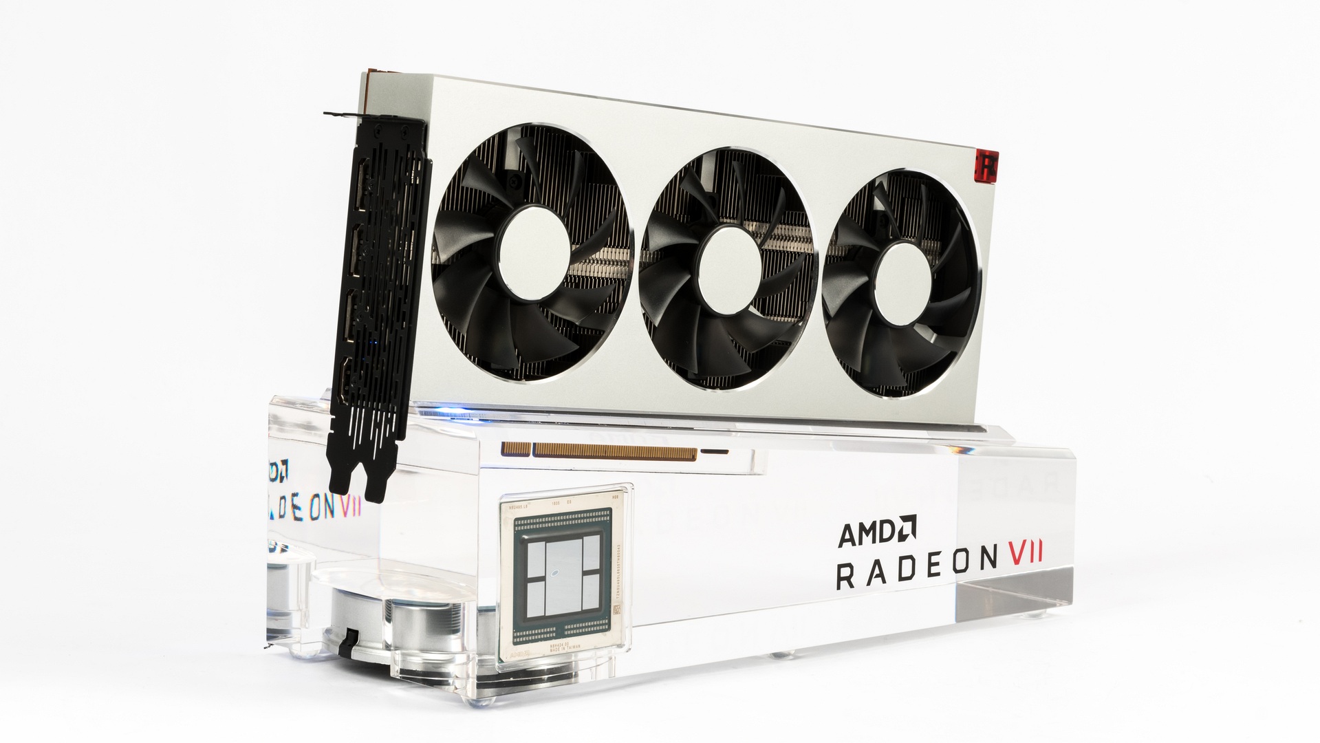 Radeon VII v redakci, testy už za pár dní