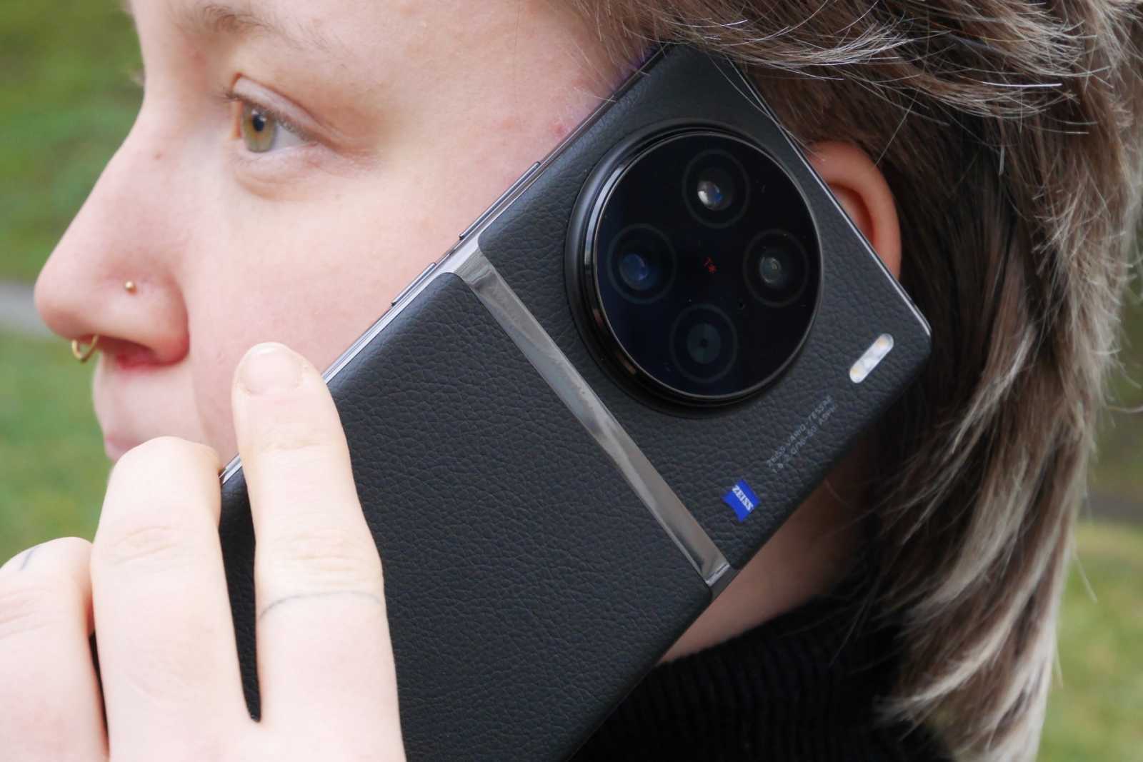 Nadupaný fotomobil Vivo X90 Pro s optikou Zeiss: Nadchne nejenom foťákem, ale už moc nepřekvapí