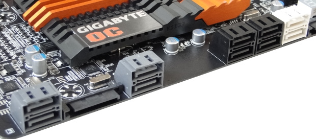 Gigabyte X79-UD7 – nejvyšší model, ale na konkurenci nestačí