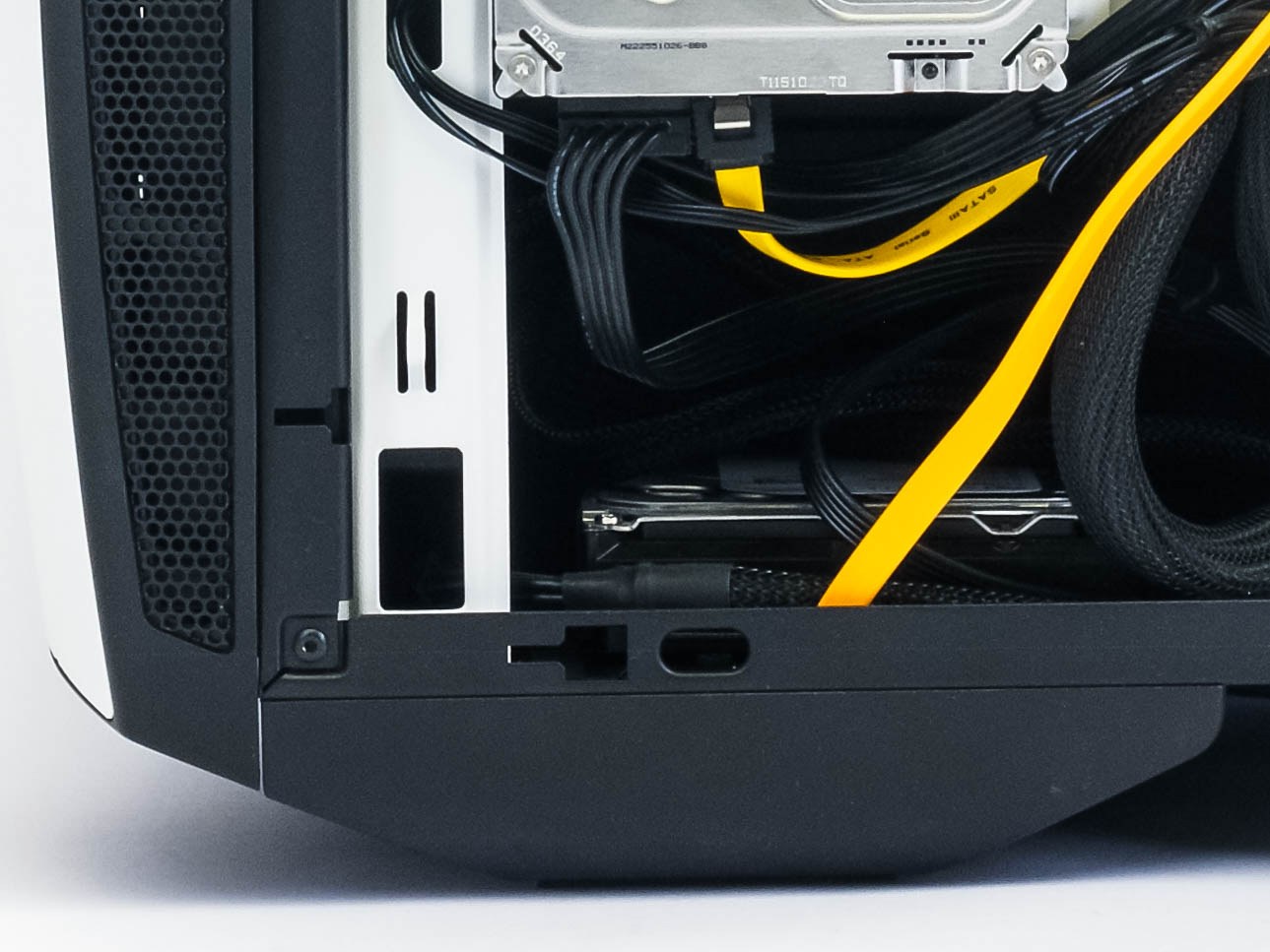 NZXT Manta: Malá skříň pro velké monstrum