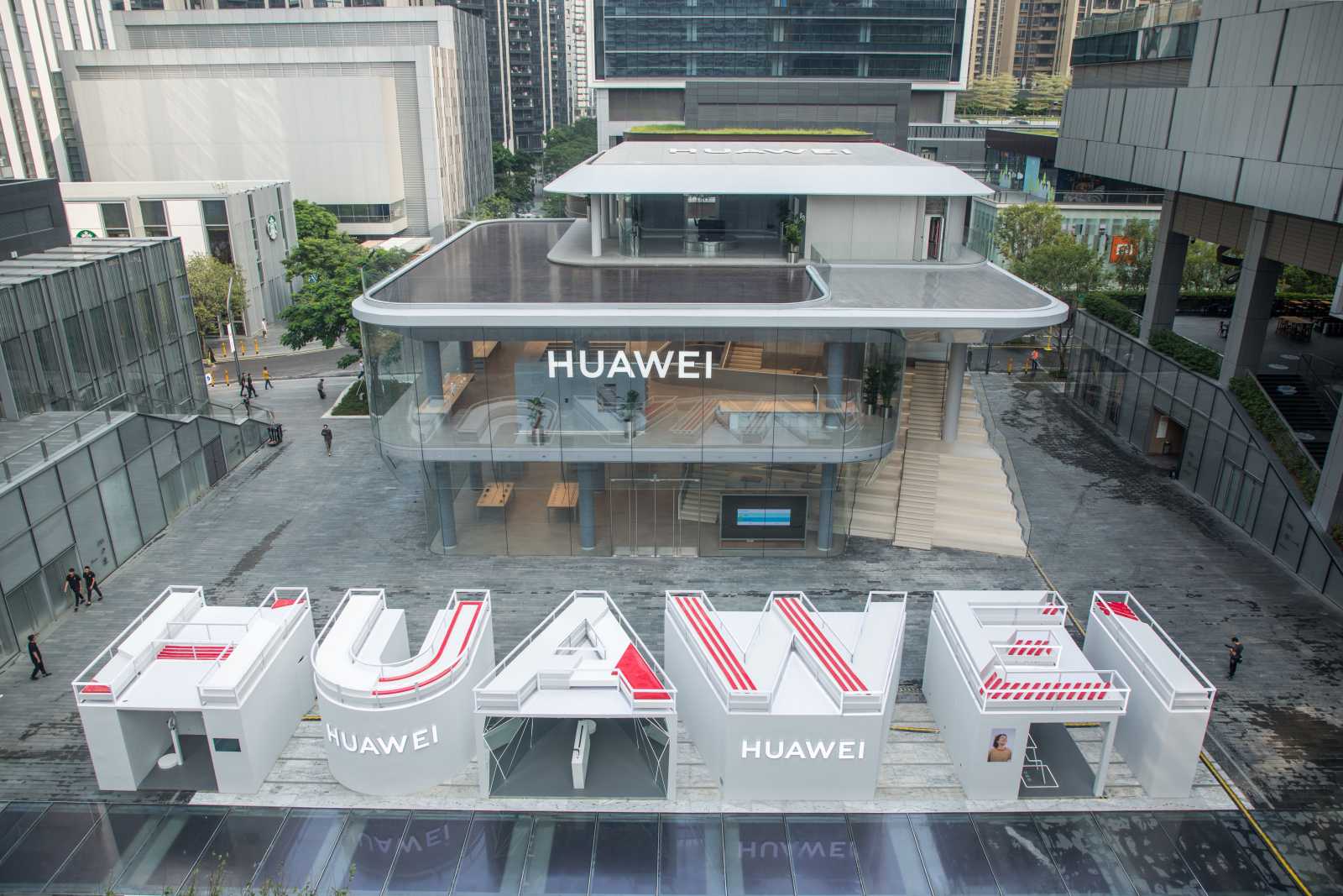 Huawei představil první vlajkový obchod, telefony Mate 30 získají Android se službami Googlu