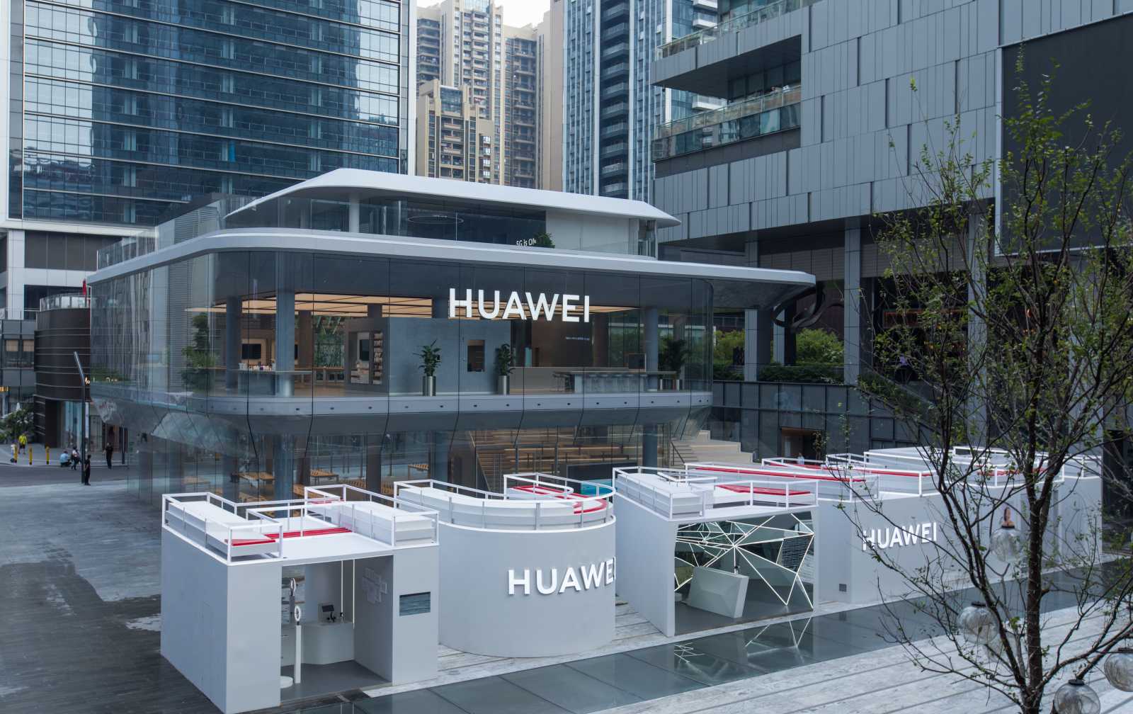 Huawei představil první vlajkový obchod, telefony Mate 30 získají Android se službami Googlu