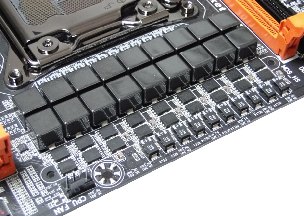 Gigabyte X79-UD7 – nejvyšší model, ale na konkurenci nestačí