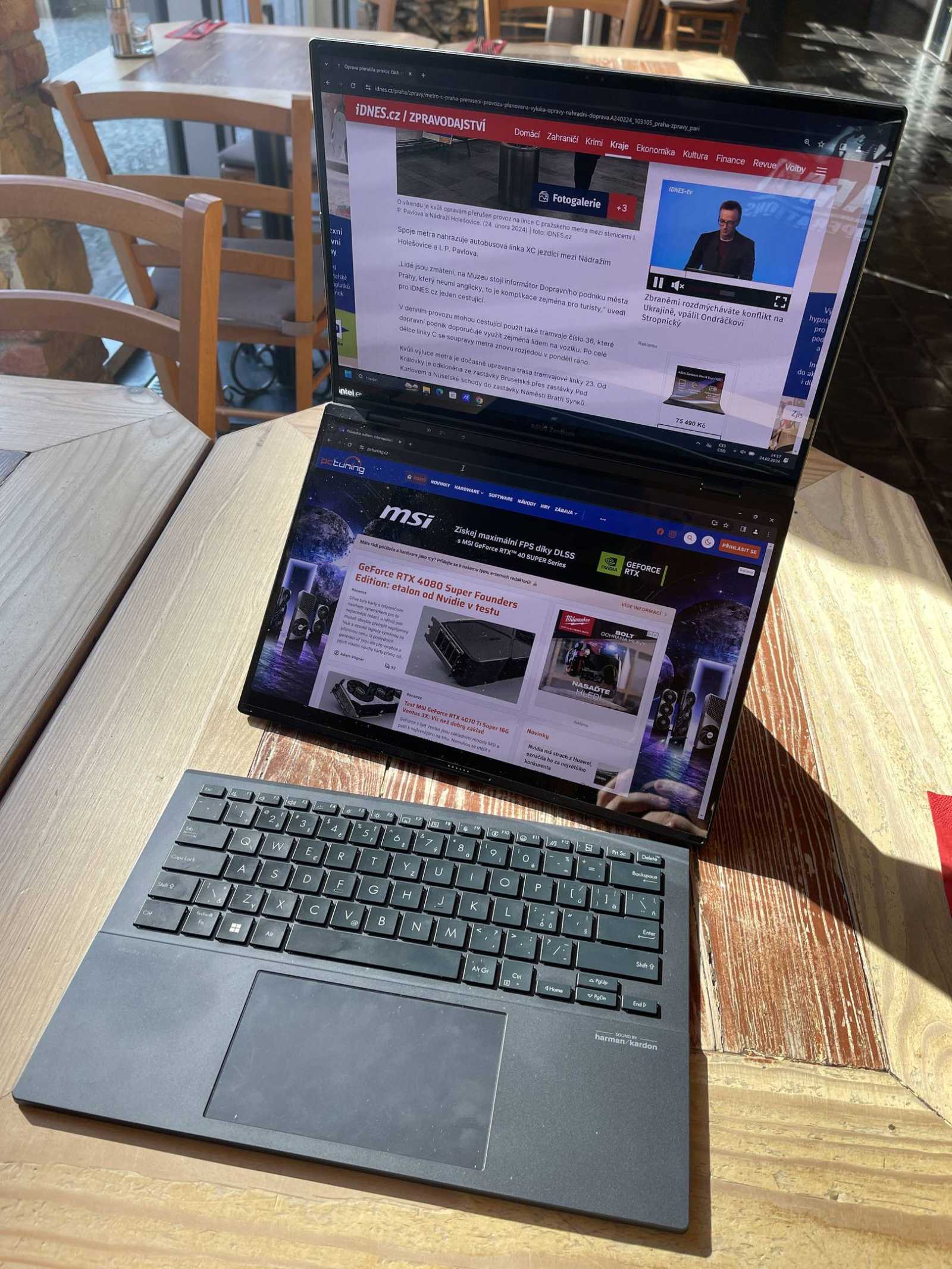 Test Asus Zenbook Duo (2024): Dva panely jsou víc než jeden!