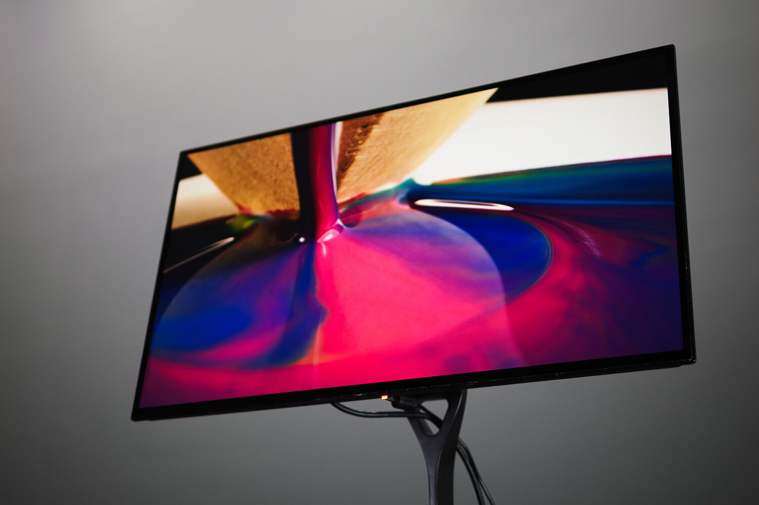 Ideální velký herní monitor? Dough nabídne 4K OLED o úhlopříčce 32 palců s frekvencí 240 Hz