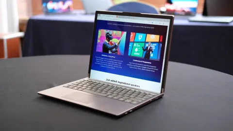 lenovo-na-mwc-2023-ukazalo-rolovaci-budoucnost-notebook-a-mobil-s-vysouvacim-displejem