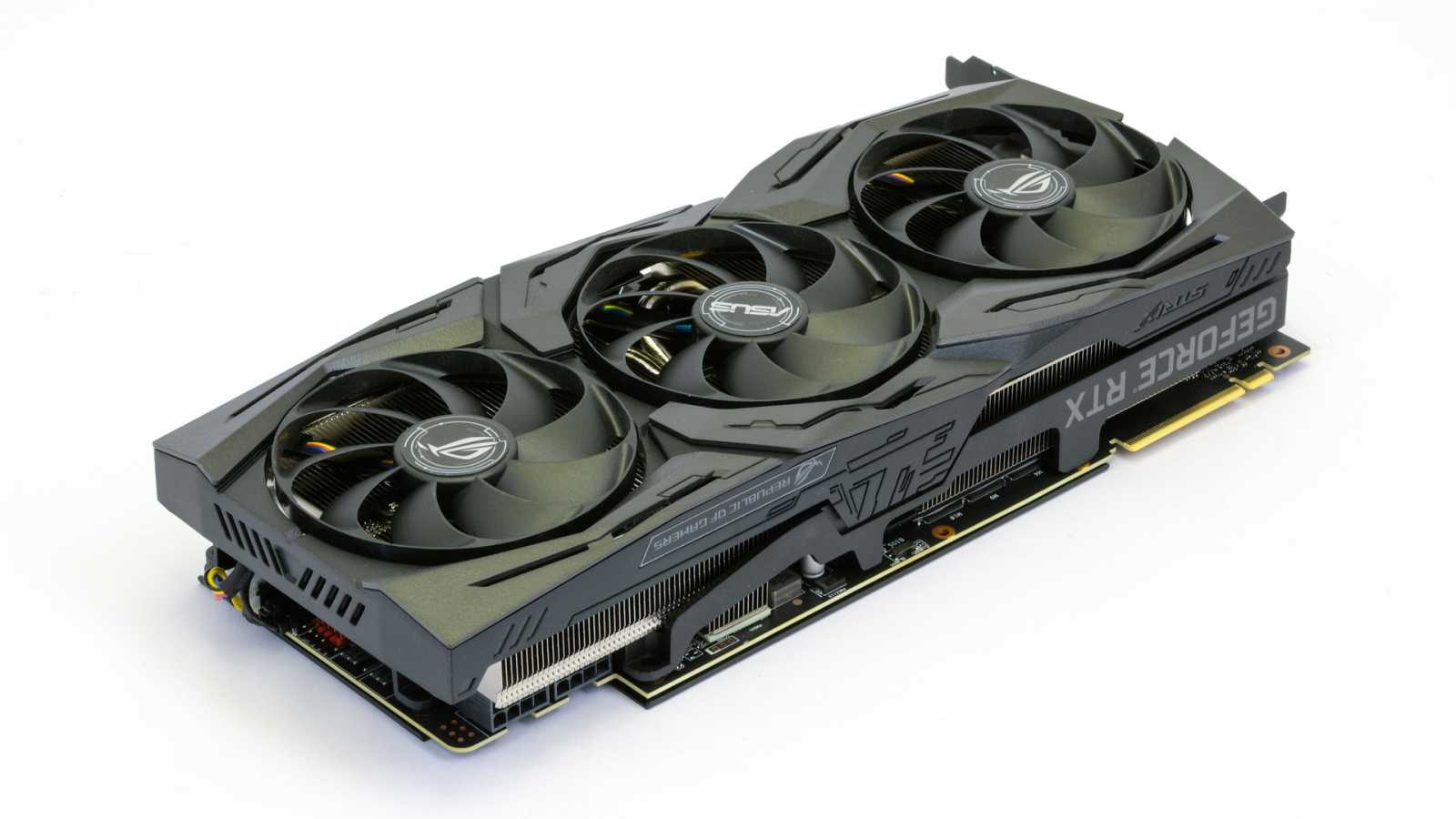 Test Asus ROG Strix RTX 2080 O8G: výkon i bez špuntů v uších