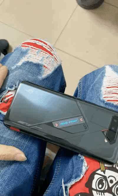 Asus ROG Phone 5 dorazí začátkem března se dvěma displeji