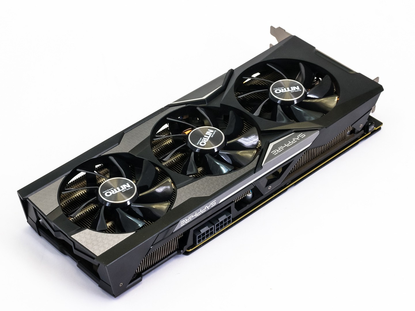 Sapphire Nitro R9 Fury v testu: Levnější, výhodnější, ale...