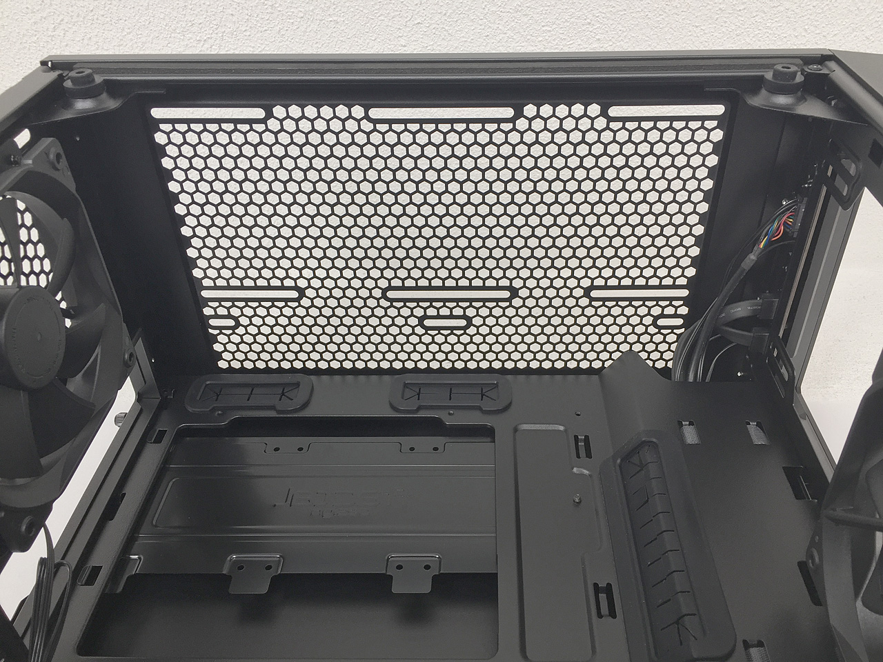 Fractal Design Meshify C Mini Dark TG – mATX skříň