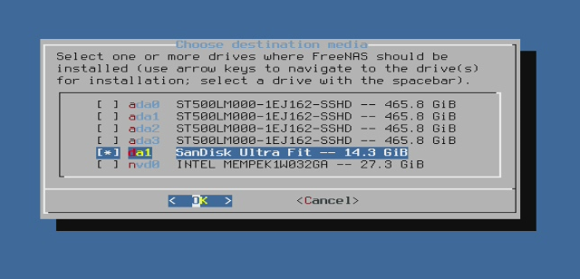 Výběr disku, kam se má FreeNAS nainstalovat
