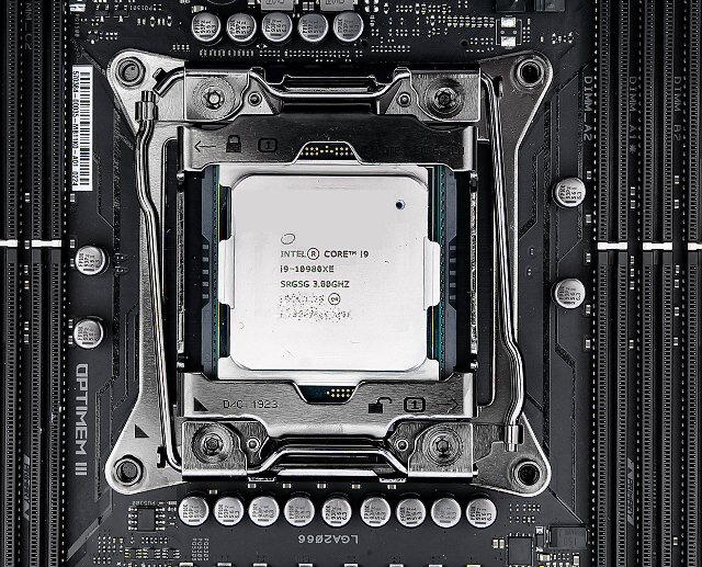 Core i9-10980XE a ASUS Rampage VI Extreme Encore