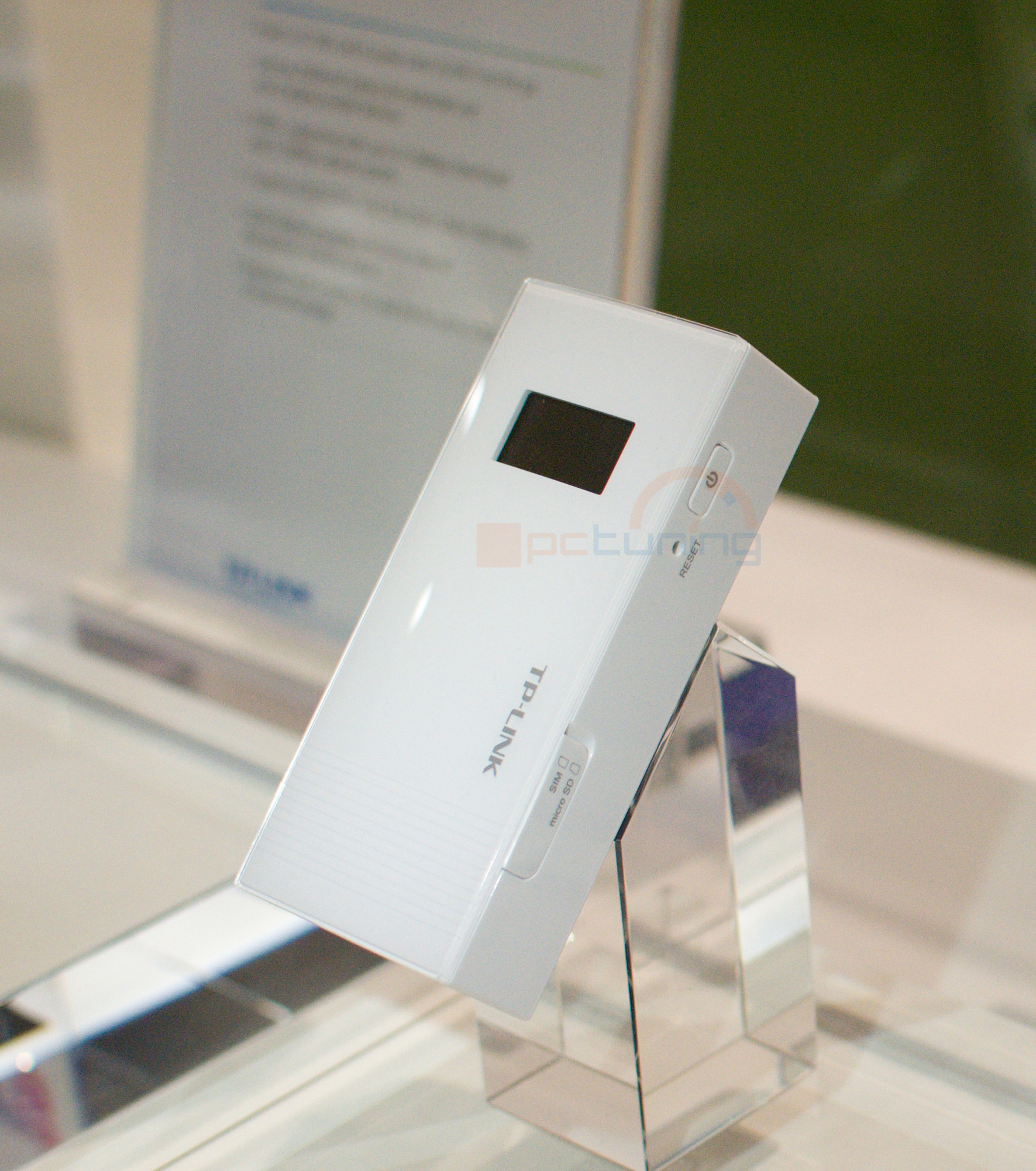 CeBIT 2014: TP-LINK vystavoval mobilní 3G WiFi modem se čtečkou karet