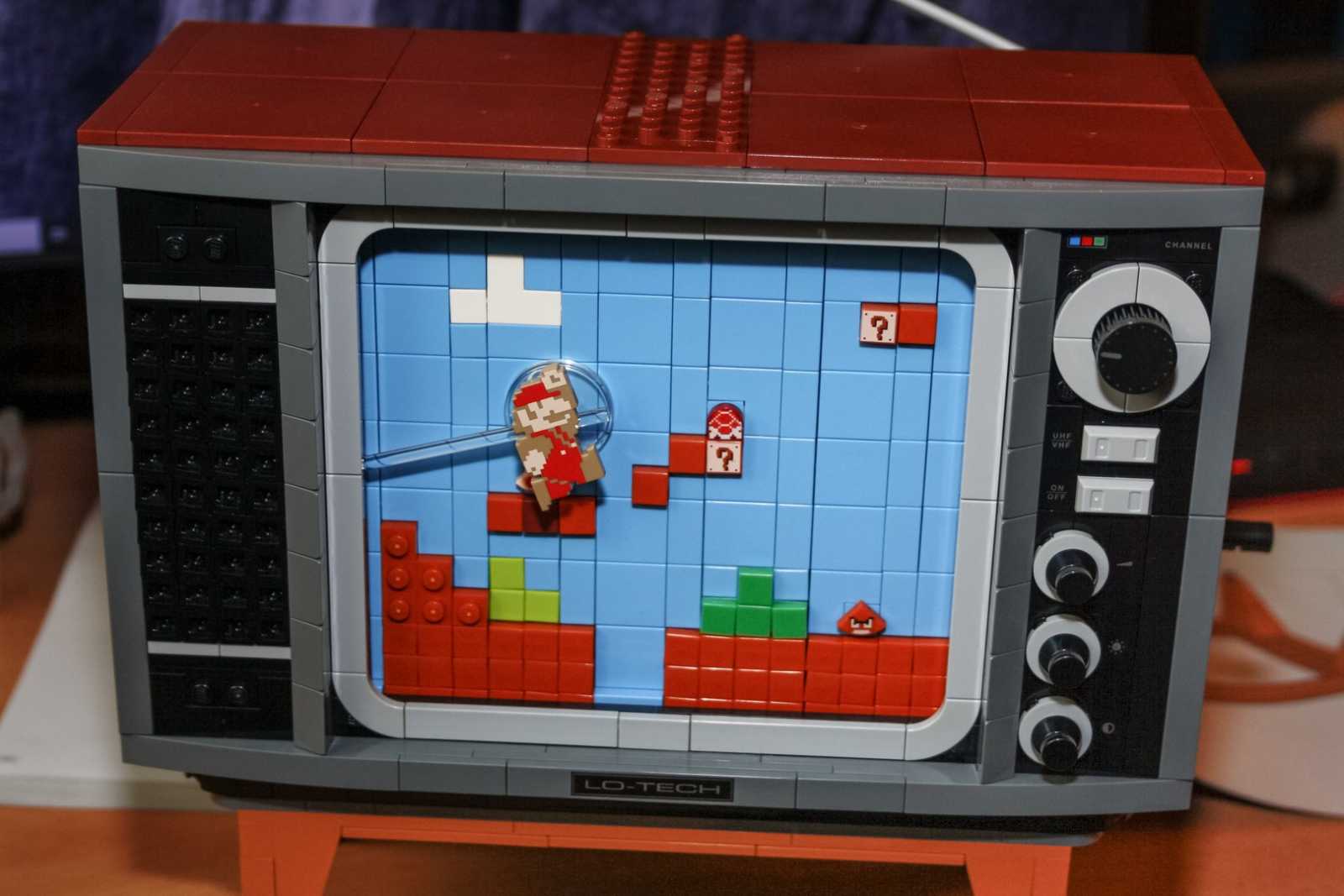 NES, jeho jméno je Lego NES!