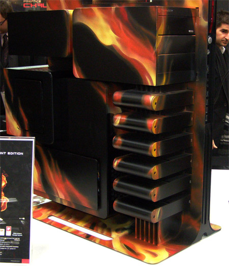 CEBIT 2010: počítačové skříně - fotoreportáž 1/3