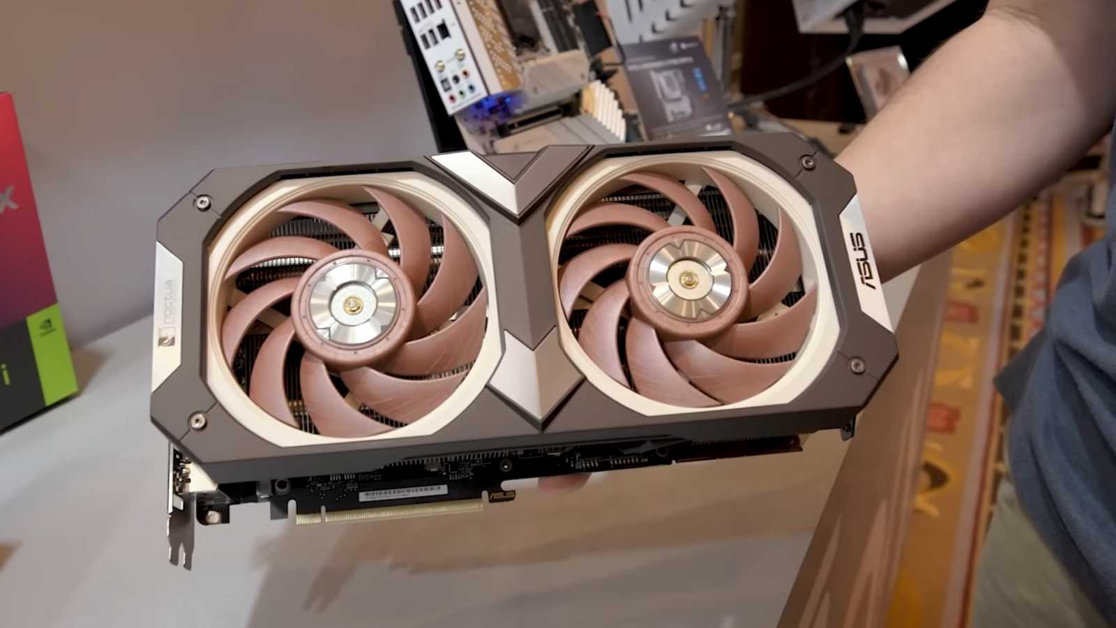 ASUS a Noctua opět parťáci – podívejte se na masivní ASUS RTX 4080 Noctua OC Edition