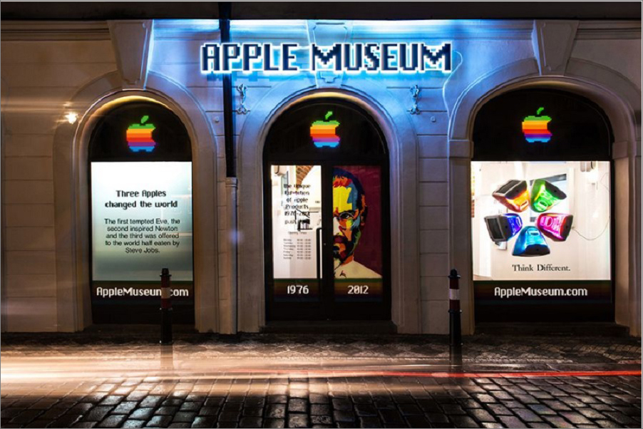 Praha láká na největší soukromou sbírku výrobků Apple
