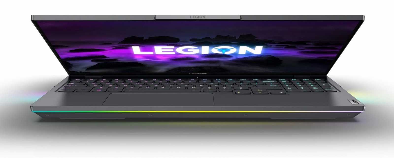Lenovo Legion 7 16ACHg6 s podsvícením rozhodně nešetří, ale notebook má díky tomu osobitý šmrnc. Zajímavostí je, že displej lze rozevřít do úhlu 180°.