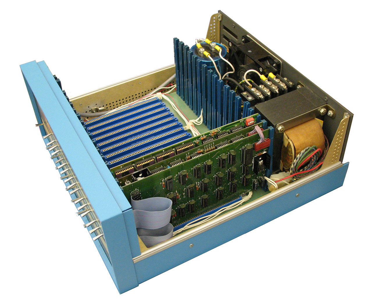 "Altair 8800b Computer" di Swtpc6800 en:User:Swtpc6800 Michael Holley - Opera propria. Con licenza Pubblico dominio tramite Wikimedia Commons.