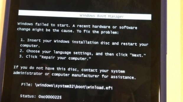Chyba v operačním systému Windows Phone 8 nabádá uživatele k vložení instalačního disku