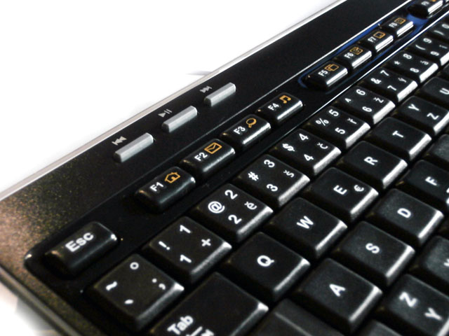 Test bezdrátových sad klávesnice s myší za tisíc korun 