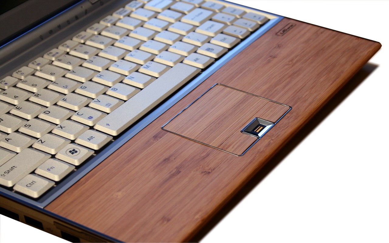 Asus U6V Bamboo - neotřelá originalita