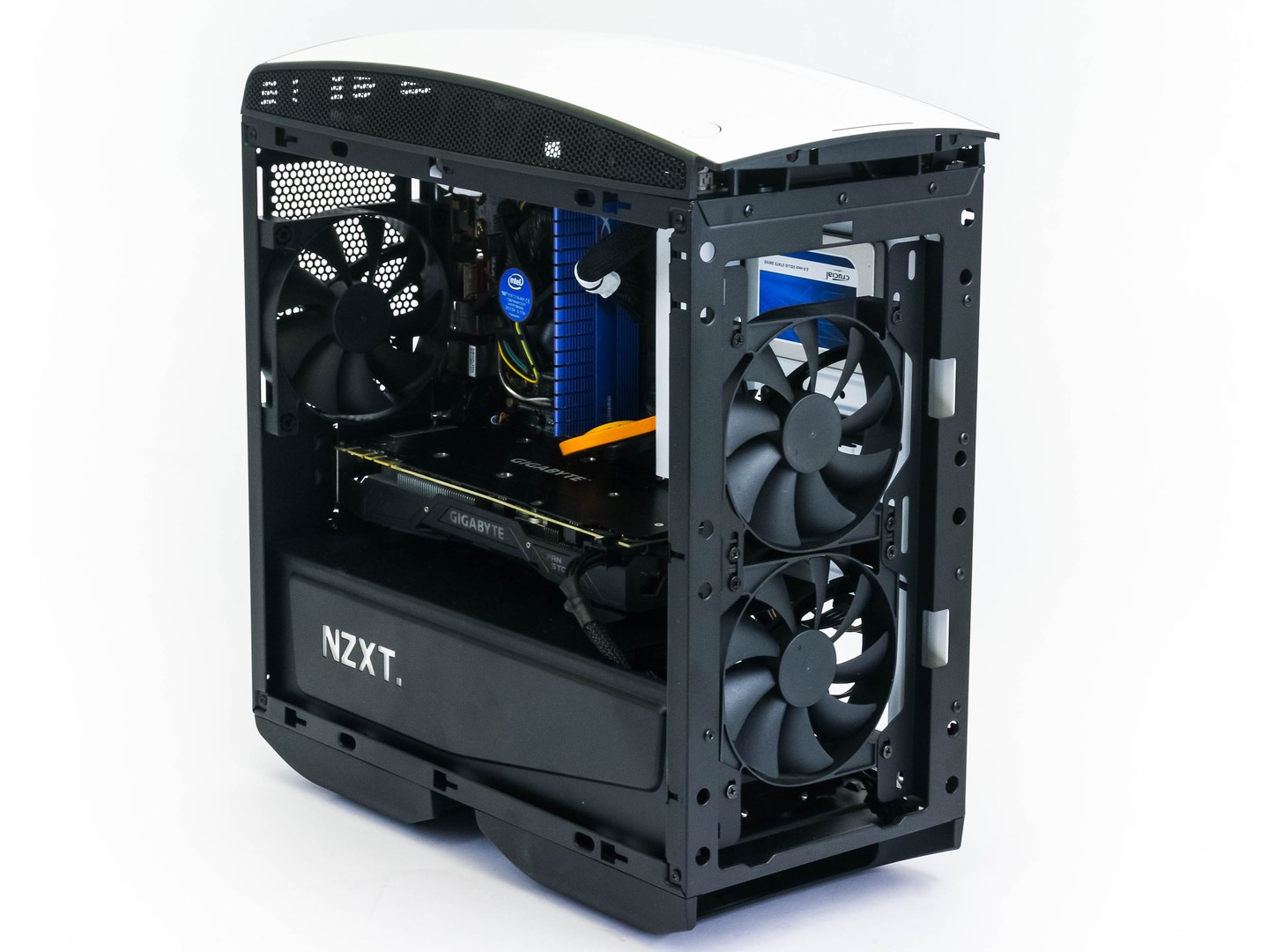 NZXT Manta: Malá skříň pro velké monstrum