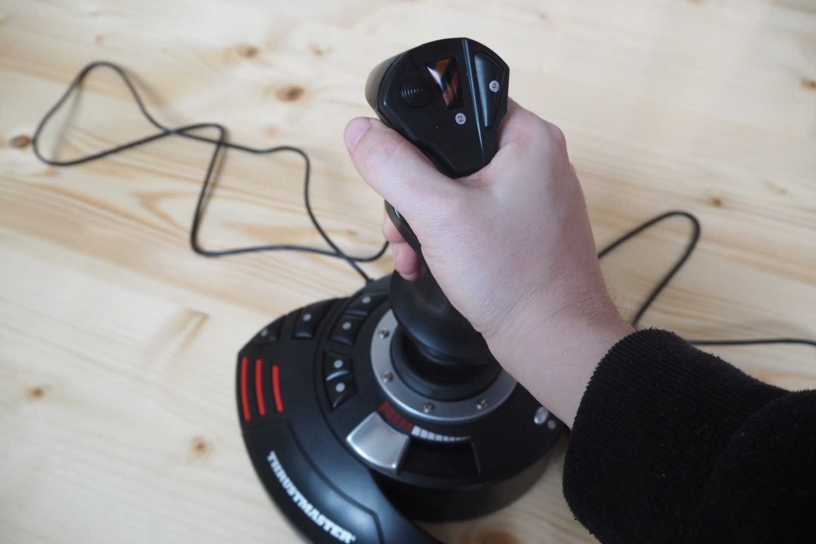 Šest joysticků s cenou pod 1500 korun v testu