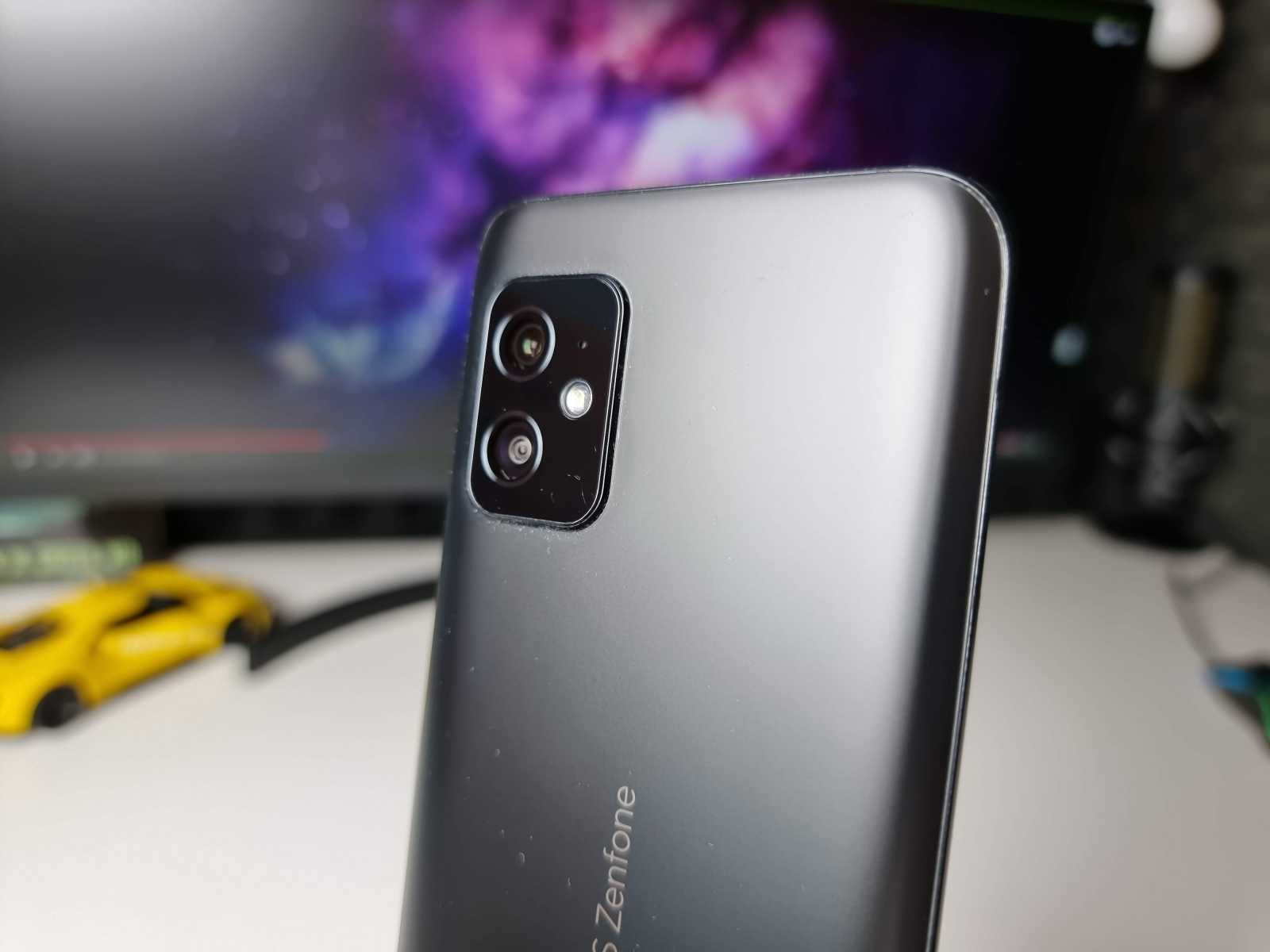 Asus ZenFone 8 | foto: vlastní